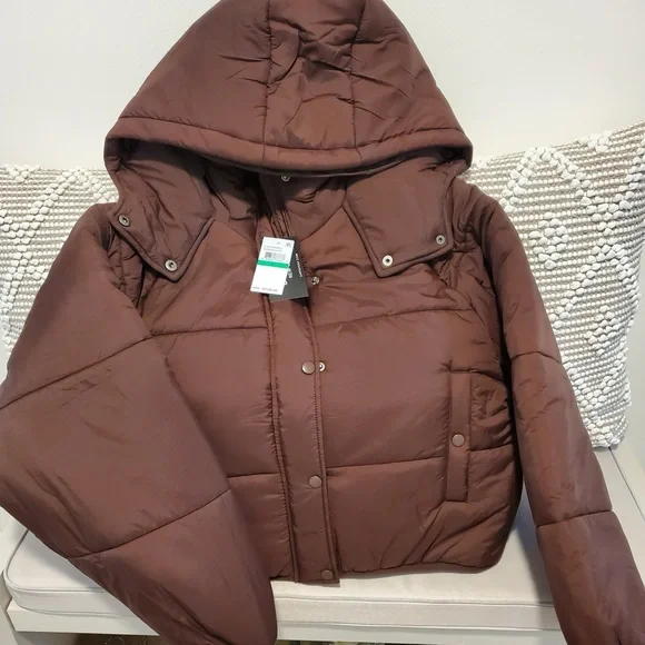 CoffeeShop Juniors’ Cropped Hooded Puffer Coat - Picture 1 of 3